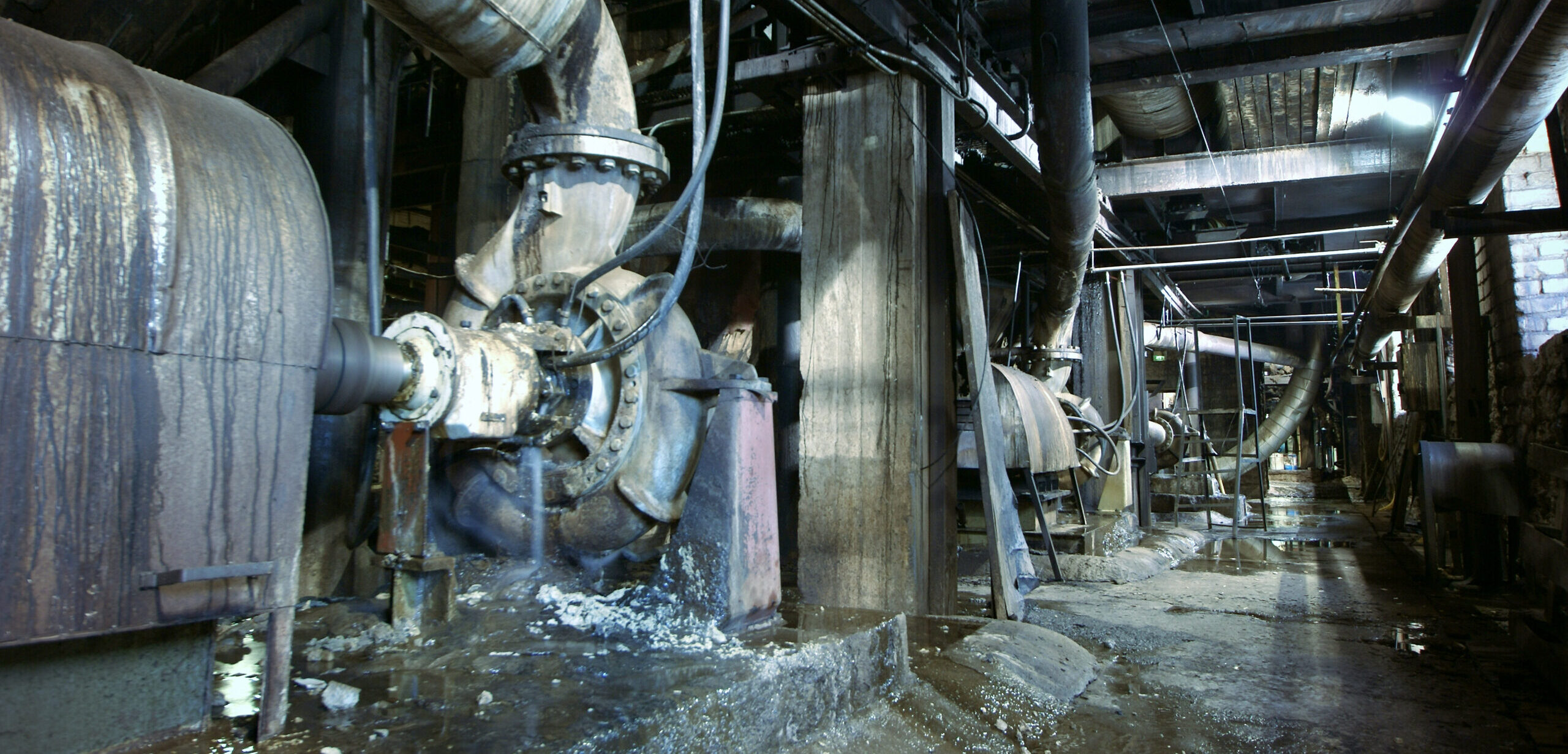 Pumpen Leckage in einer alten Fabrik